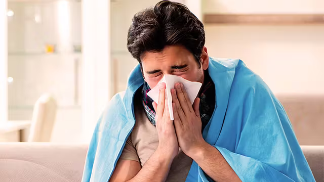 كيف تحمي نفسك من نزلات البرد؟ دليل صحفي شامل للوقاية وتعزيز المناعة في موسم العدوى